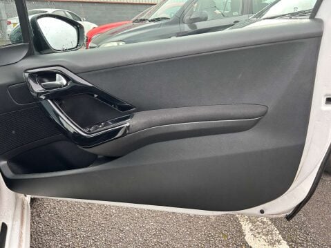 Peugeot 208 1.2 208 Style 3dr 23