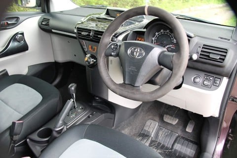 Toyota Iq 1.0 VVT-i 2 Multidrive Euro 5 3dr 10