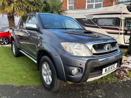 Toyota Hilux 3.0 D-4D Invincible Auto 4WD 4dr 9