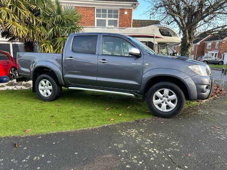 Toyota Hilux 3.0 D-4D Invincible Auto 4WD 4dr 11