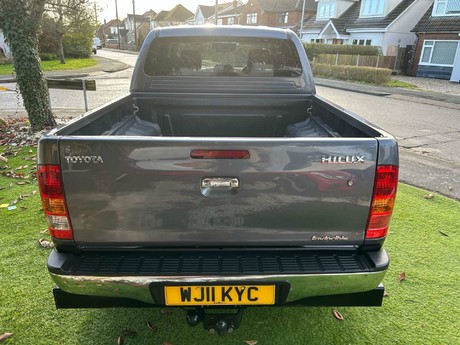 Toyota Hilux 3.0 D-4D Invincible Auto 4WD 4dr 15