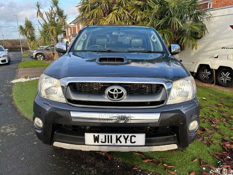 Toyota Hilux 3.0 D-4D Invincible Auto 4WD 4dr 24