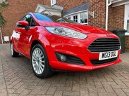 Ford Fiesta 1.0T EcoBoost Titanium Euro 5 (s/s) 3dr 5