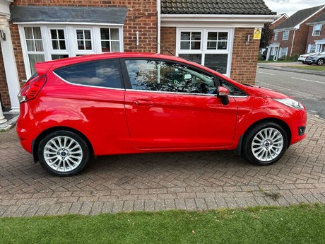 Ford Fiesta 1.0T EcoBoost Titanium Euro 5 (s/s) 3dr 24