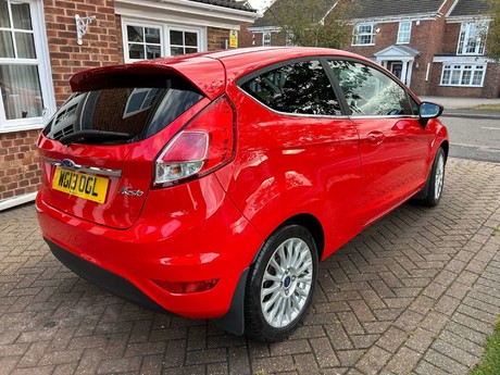 Ford Fiesta 1.0T EcoBoost Titanium Euro 5 (s/s) 3dr 28