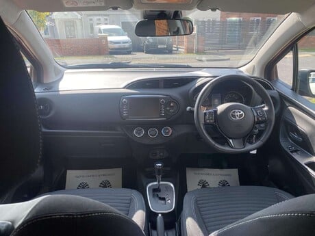 Toyota Yaris 1.5 VVT-i Design CVT Euro 6 5dr 4