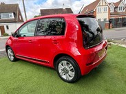 Volkswagen Up 1.0 Up by Beats 3dr 7