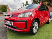 Volkswagen Up 1.0 Up by Beats 3dr 16