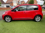 Volkswagen Up 1.0 Up by Beats 3dr 18