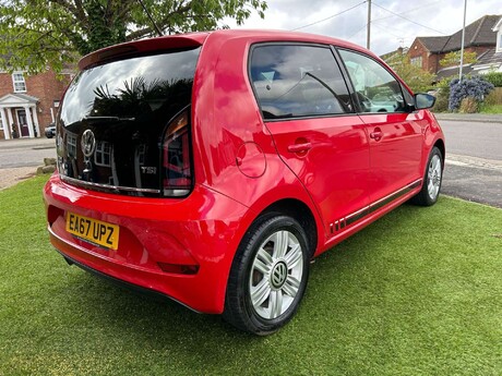 Volkswagen Up 1.0 Up by Beats 3dr 20