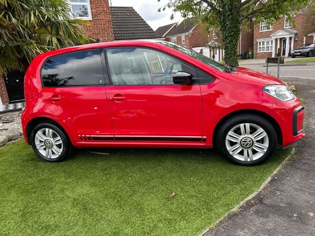 Volkswagen Up 1.0 Up by Beats 3dr 22