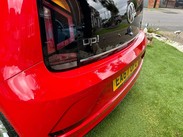 Volkswagen Up 1.0 Up by Beats 3dr 32