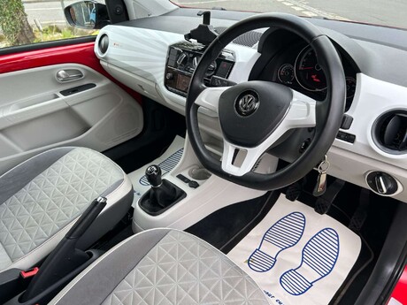 Volkswagen Up 1.0 Up by Beats 3dr 58