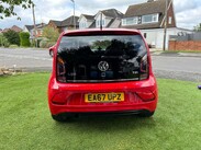 Volkswagen Up 1.0 Up by Beats 3dr 19