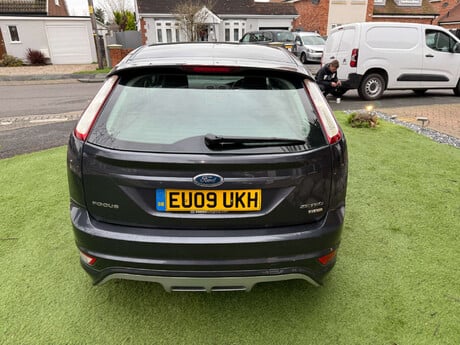 Ford Focus 1.8 Focus Zetec TD 115 5dr 24