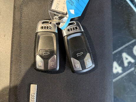 Audi TT 2.0 TT Ultra Black Edition TDI 3dr 80