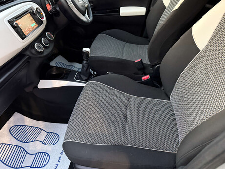 Toyota Yaris 1.3 Yaris Trend VVT-i 5dr 52