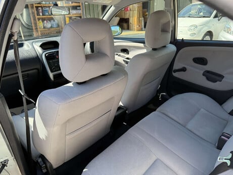 Mitsubishi Carisma 1.6 Carisma Mirage Auto 5dr 47