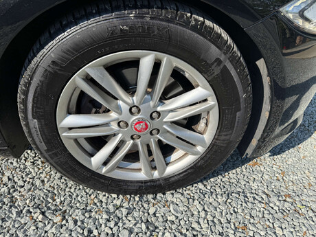 Jaguar XF 2.2 XF Luxury D Auto 4dr 42