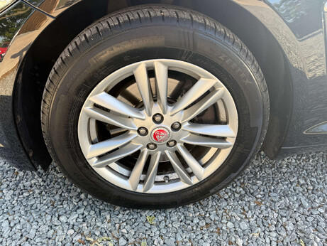 Jaguar XF 2.2 XF Luxury D Auto 4dr 50
