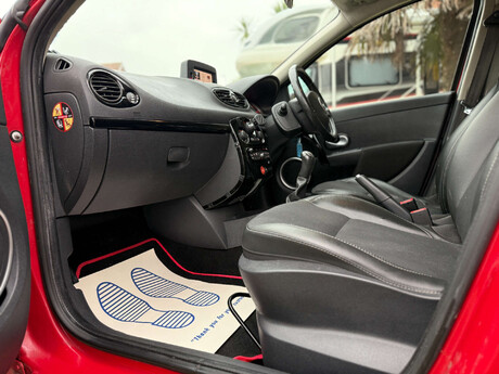 Renault Clio 1.1 Clio Dynamique TomTom 16V 5dr 54