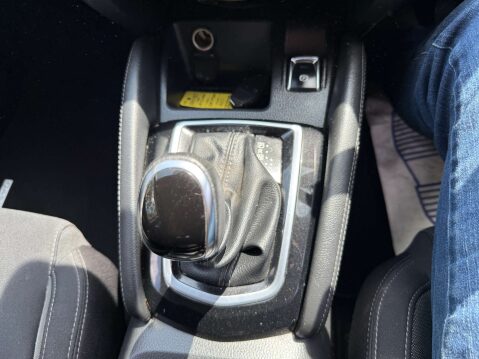 Nissan Qashqai 1.2 Qashqai N-Connecta DiG-T CVT 5dr 54