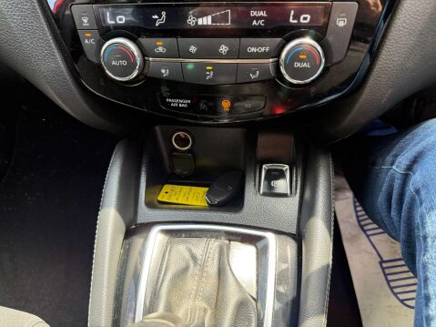 Nissan Qashqai 1.2 Qashqai N-Connecta DiG-T CVT 5dr 53