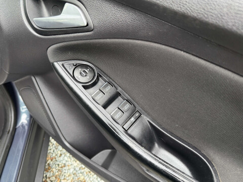 Ford Focus 1.6 Focus Zetec 125 5dr 51