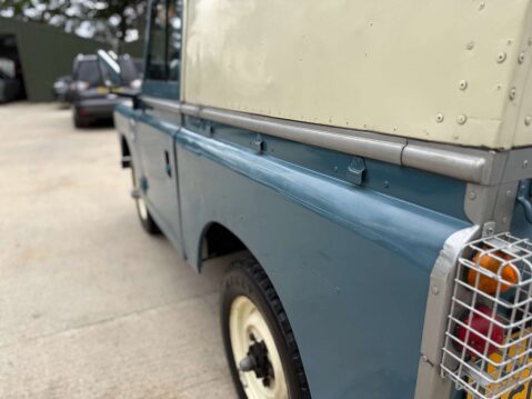 Land Rover Series III 2.3 88 SUV Petrol Manual (7 Seats) (77 bhp) 32