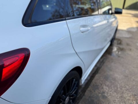 Mercedes-Benz B Class 2.1 B 200 AMG Line Premium D Auto 5dr 32