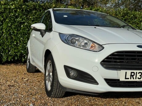 Ford Fiesta 1.0 Zetec Euro 5 (s/s) 3dr 3