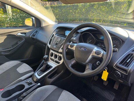 Ford Focus 1.0T EcoBoost Zetec Euro 5 (s/s) 5dr 12