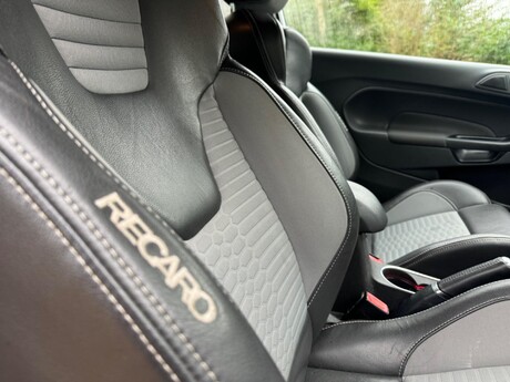 Ford Fiesta 1.6T EcoBoost ST-3 Euro 6 3dr 44