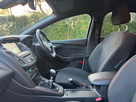 Ford Focus 1.0T EcoBoost ST-Line X Euro 6 (s/s) 5dr 40