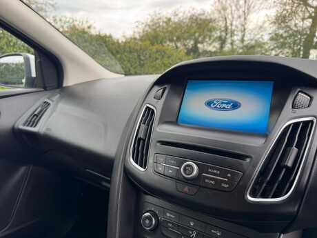 Ford Focus 1.0T EcoBoost Zetec Euro 6 (s/s) 5dr 10
