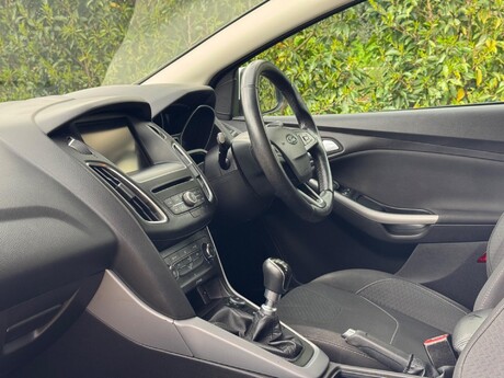 Ford Focus 1.0T EcoBoost Zetec Euro 6 (s/s) 5dr 17