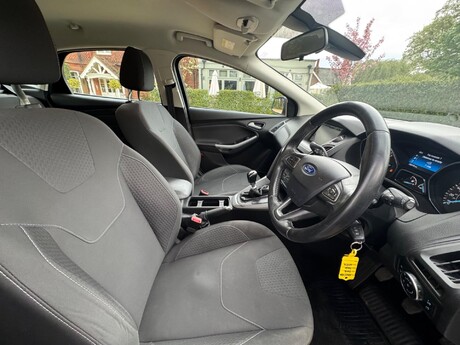 Ford Focus 1.0T EcoBoost Zetec Euro 6 (s/s) 5dr 19