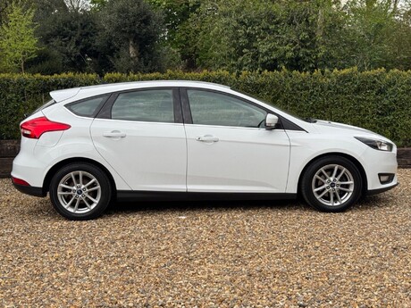 Ford Focus 1.0T EcoBoost Zetec Euro 6 (s/s) 5dr 8