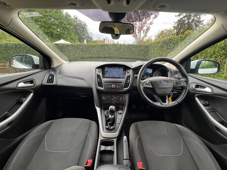 Ford Focus 1.0T EcoBoost Zetec Euro 6 (s/s) 5dr 14
