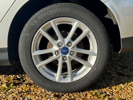 Ford Focus 1.0T EcoBoost Zetec Euro 6 (s/s) 5dr 31