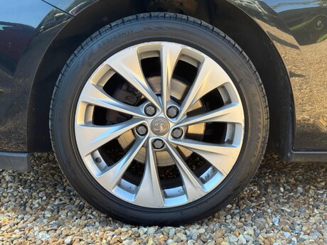 Vauxhall Astra 1.4i Turbo Design Euro 6 5dr 23