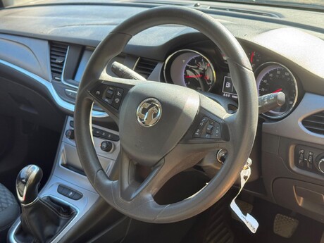 Vauxhall Astra 1.4i Turbo Design Euro 6 5dr 27