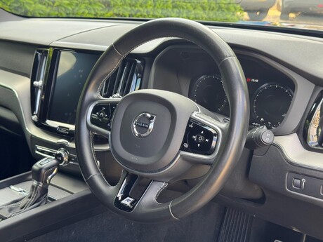 Volvo XC60 2.0 T5 R-Design Auto AWD Euro 6 (s/s) 5dr 38