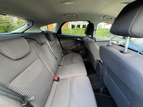 Ford Focus 1.0T EcoBoost Titanium Euro 6 (s/s) 5dr 23