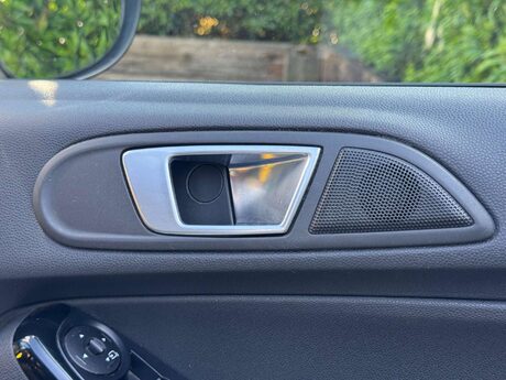 Ford Fiesta 1.0T EcoBoost Titanium Euro 6 (s/s) 5dr 18