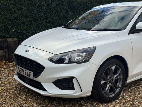 Ford Focus 1.0T EcoBoost ST-Line Euro 6 (s/s) 5dr 3