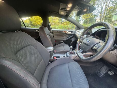 Ford Focus 1.0T EcoBoost ST-Line Euro 6 (s/s) 5dr 12