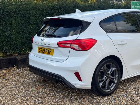 Ford Focus 1.0T EcoBoost ST-Line Euro 6 (s/s) 5dr 9