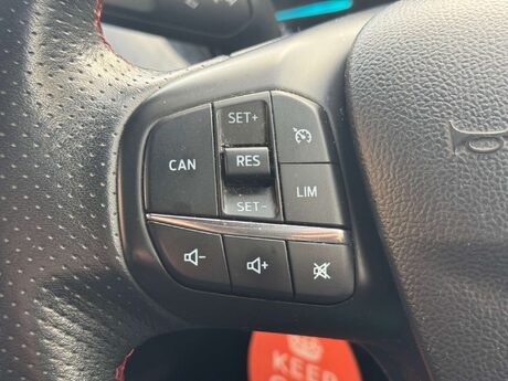 Ford Focus 1.0T EcoBoost ST-Line Euro 6 (s/s) 5dr 23