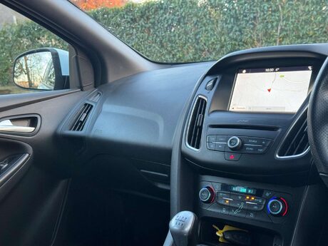 Ford Focus 1.0T EcoBoost ST-Line X Euro 6 (s/s) 5dr 12